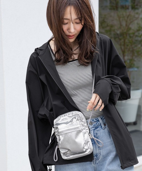 GLOBAL WORK（グローバルワーク）の「撥水軽量ポシェットショルダー/319595（ショルダーバッグ・レディース・ピンク/レオパード/シルバー/パープル/アイボリー/ブラック/ブラック系その他・ONE SIZE）」の11枚目の写真