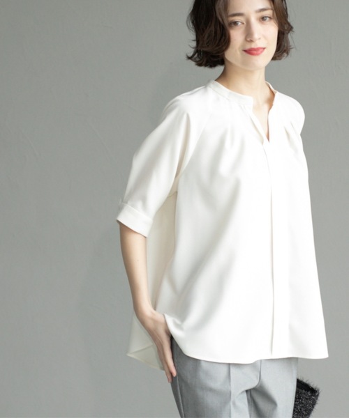 OPAQUE.CLIP(オペークドットクリップ)の「タックスキッパーブラウス【洗濯機洗い可】(シャツ/ブラウス・レディース・ネイビー/オフホワイト/ブラウン系その他・40/36/38/42)」の6枚目の写真