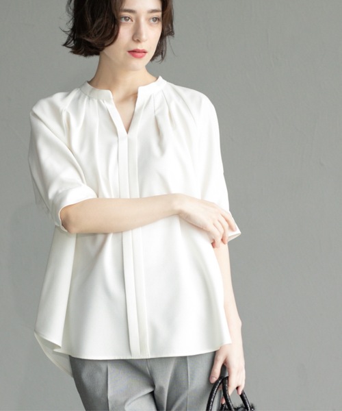 OPAQUE.CLIP(オペークドットクリップ)の「タックスキッパーブラウス【洗濯機洗い可】(シャツ/ブラウス・レディース・ネイビー/オフホワイト/ブラウン系その他・40/36/38/42)」の7枚目の写真