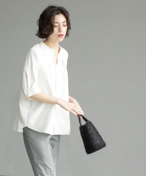 OPAQUE.CLIP(オペークドットクリップ)の「タックスキッパーブラウス【洗濯機洗い可】(シャツ/ブラウス・レディース・ネイビー/オフホワイト/ブラウン系その他・40/36/38/42)」の8枚目の写真