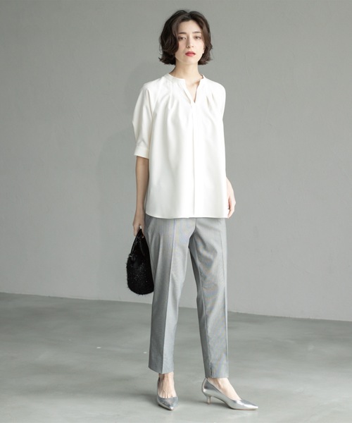 OPAQUE.CLIP(オペークドットクリップ)の「タックスキッパーブラウス【洗濯機洗い可】(シャツ/ブラウス・レディース・ネイビー/オフホワイト/ブラウン系その他・40/36/38/42)」の9枚目の写真