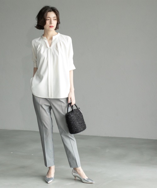 OPAQUE.CLIP(オペークドットクリップ)の「タックスキッパーブラウス【洗濯機洗い可】(シャツ/ブラウス・レディース・ネイビー/オフホワイト/ブラウン系その他・40/36/38/42)」の10枚目の写真