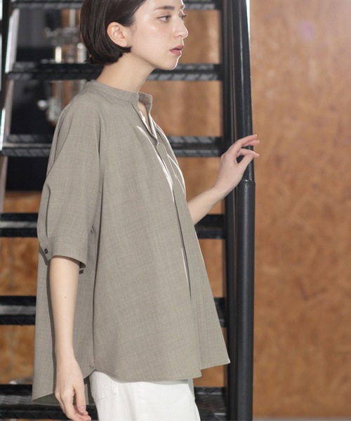 OPAQUE.CLIP(オペークドットクリップ)の「タックスキッパーブラウス【洗濯機洗い可】(シャツ/ブラウス・レディース・ネイビー/オフホワイト/ブラウン系その他・40/36/38/42)」の14枚目の写真