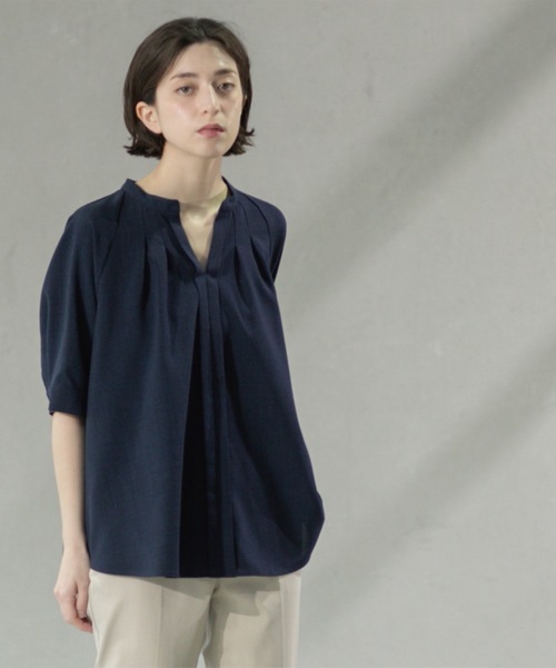 OPAQUE.CLIP(オペークドットクリップ)の「タックスキッパーブラウス【洗濯機洗い可】(シャツ/ブラウス・レディース・ネイビー/オフホワイト/ブラウン系その他・40/36/38/42)」の18枚目の写真