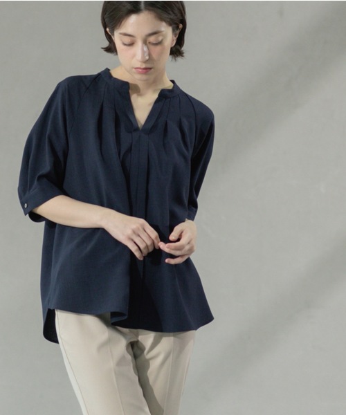 OPAQUE.CLIP(オペークドットクリップ)の「タックスキッパーブラウス【洗濯機洗い可】(シャツ/ブラウス・レディース・ネイビー/オフホワイト/ブラウン系その他・40/36/38/42)」の19枚目の写真