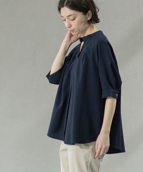 OPAQUE.CLIP(オペークドットクリップ)の「タックスキッパーブラウス【洗濯機洗い可】(シャツ/ブラウス・レディース・ネイビー/オフホワイト/ブラウン系その他・40/36/38/42)」の20枚目の写真