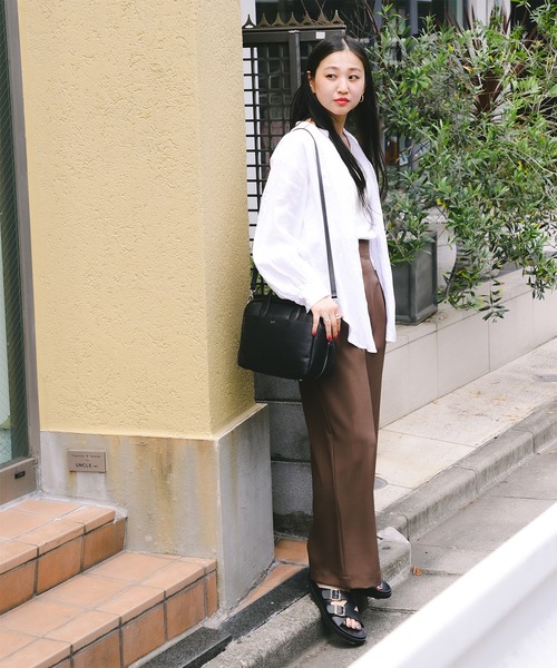 Ray BEAMS(レイビームス)の「【別注】BEAURE / ボストンバッグ M(トートバッグ・レディース・ブラック・ONE SIZE)」の2枚目の写真