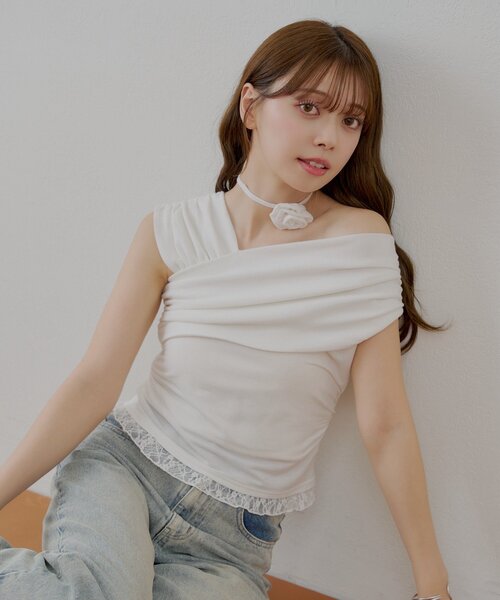 Chico（チコ）の「【5色展開】ローズチョーカー付ワンショル裾レースT（Tシャツ/カットソー・レディース・ブルー/ネイビー/ホワイト/ピンク/ブラック・FREE）」の2枚目の写真