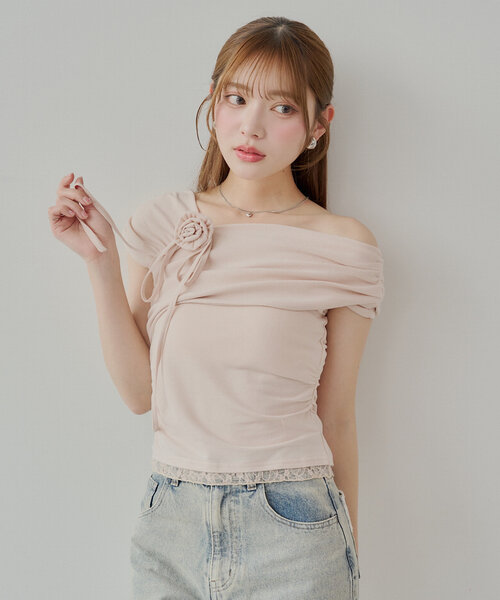 Chico（チコ）の「【5色展開】ローズチョーカー付ワンショル裾レースT（Tシャツ/カットソー・レディース・ブルー/ネイビー/ホワイト/ピンク/ブラック・FREE）」の5枚目の写真