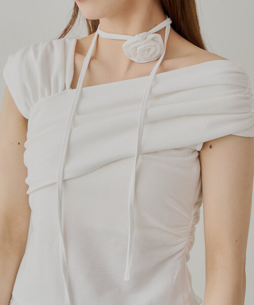 Chico（チコ）の「【5色展開】ローズチョーカー付ワンショル裾レースT（Tシャツ/カットソー・レディース・ブルー/ネイビー/ホワイト/ピンク/ブラック・FREE）」の8枚目の写真