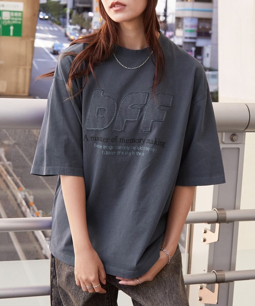MONO-MART(モノマート)の「ヴィンテージライク ピグメント デザインロゴ刺繍オーバーサイズ半袖Tシャツ(Tシャツ/カットソー・レディース・ブラック/ブラック系/ネイビー/レッド/ブラウン・L/M)」の1枚目の写真