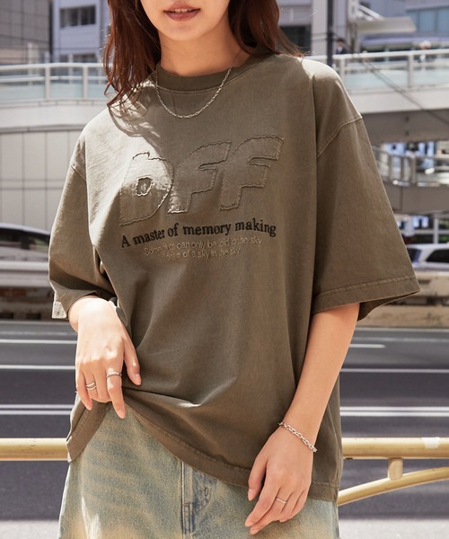 MONO-MART(モノマート)の「ヴィンテージライク ピグメント デザインロゴ刺繍オーバーサイズ半袖Tシャツ(Tシャツ/カットソー・レディース・ブラック/ブラック系/ネイビー/レッド/ブラウン・L/M)」の4枚目の写真