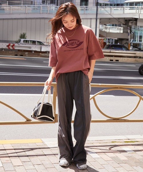 MONO-MART(モノマート)の「ヴィンテージライク ピグメント デザインロゴ刺繍オーバーサイズ半袖Tシャツ(Tシャツ/カットソー・レディース・ブラック/ブラック系/ネイビー/レッド/ブラウン・L/M)」の20枚目の写真