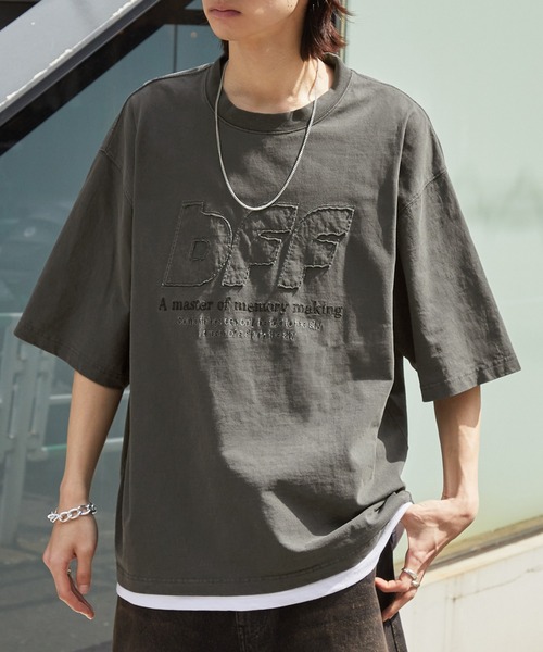 MONO-MART(モノマート)の「ヴィンテージライク ピグメント デザインロゴ刺繍オーバーサイズ半袖Tシャツ(Tシャツ/カットソー・レディース・ブラック/ブラック系/ネイビー/レッド/ブラウン・L/M)」の6枚目の写真