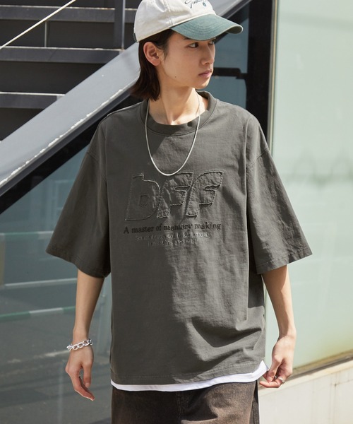 MONO-MART(モノマート)の「ヴィンテージライク ピグメント デザインロゴ刺繍オーバーサイズ半袖Tシャツ(Tシャツ/カットソー・レディース・ブラック/ブラック系/ネイビー/レッド/ブラウン・L/M)」の7枚目の写真