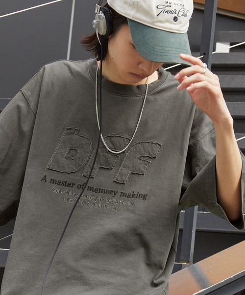 MONO-MART(モノマート)の「ヴィンテージライク ピグメント デザインロゴ刺繍オーバーサイズ半袖Tシャツ(Tシャツ/カットソー・レディース・ブラック/ブラック系/ネイビー/レッド/ブラウン・L/M)」の8枚目の写真
