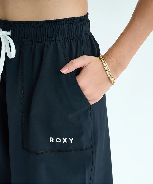 ROXY（ロキシー）の「HORIZONTAL LINE /ロキシー水陸両用ウエストゴムボードショーツ・バギーショーツ（水着）（水着・レディース・ベージュ/ブラック・SMALL/MEDIUM/LARGE）」の7枚目の写真