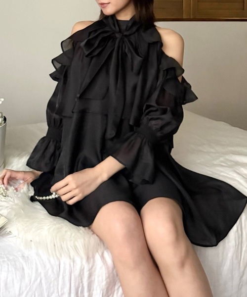 ROYAL PARTY(ロイヤルパーティー)の「リボン付コールドショルダーブラウスセットアップ(セットアップ・レディース・グリーン/ブラック/オフホワイト・FREE)」の2枚目の写真