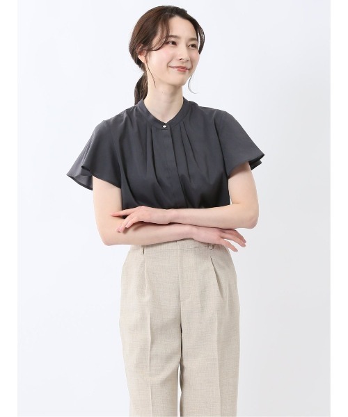 m.f.editorial（エムエフエディトリアル）の「【吸水速乾 抗菌防臭】m.f.エディトリアル レディース バンドカラー フレアスリー ブ 比翼 ブラウス（シャツ/ブラウス・レディース・ベージュ/ネイビー/レンガ・MEDIUM/LARGE）」の2枚目の写真