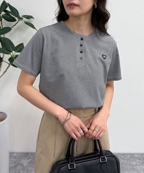 fredy emue（フレディエミュ）の「ハートFR刺繍ヘンリーTシャツ（Tシャツ/カットソー・レディース・オフホワイト/ホワイト系その他/ブルー系その他/ネイビー・38）」の5枚目の写真