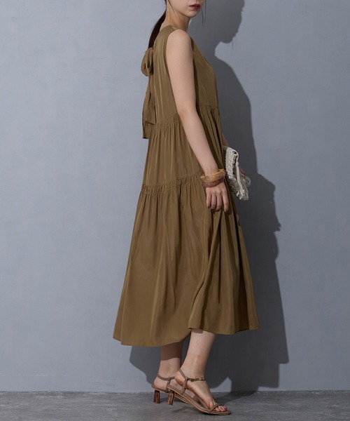 NICOLE white（ニコルホワイト）の「ティーアードワンピース（ワンピース・レディース・ブルー/ブラック/オリーブ・FREE）」の6枚目の写真