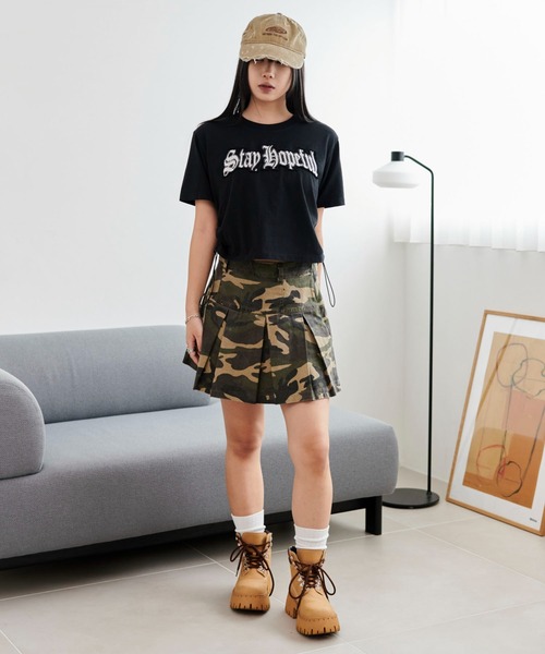 WEGO(ウィゴー)の「WEGO/グラフィックサイドドロストショートT(Tシャツ/カットソー・レディース・ホワイト/ブラック・FREE)」の4枚目の写真
