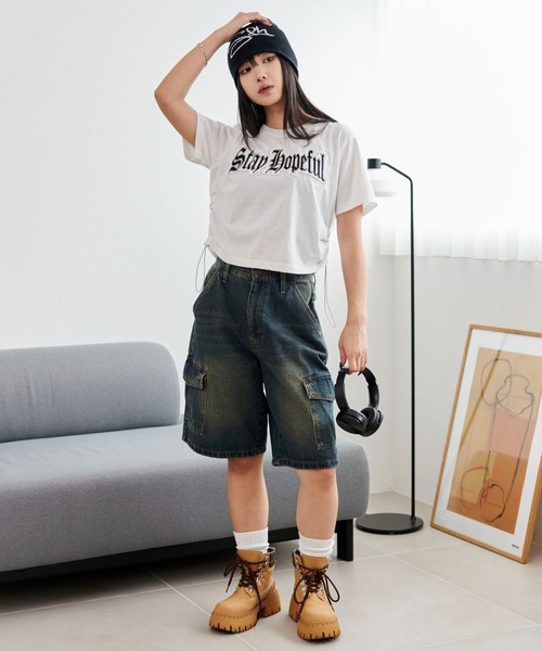 WEGO(ウィゴー)の「WEGO/グラフィックサイドドロストショートT(Tシャツ/カットソー・レディース・ホワイト/ブラック・FREE)」の3枚目の写真