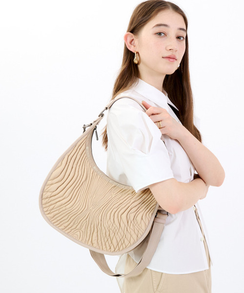 LeSportsac（レスポートサック）の「BOLOGNA MATELASSE MD ベージュマトラッセボローニャM（ショルダーバッグ・レディース・ベージュ・FREE）」の1枚目の写真