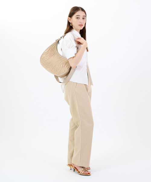 LeSportsac（レスポートサック）の「BOLOGNA MATELASSE MD ベージュマトラッセボローニャM（ショルダーバッグ・レディース・ベージュ・FREE）」の2枚目の写真