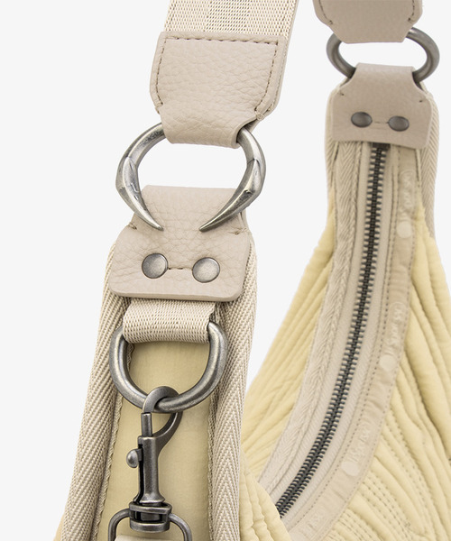 LeSportsac（レスポートサック）の「BOLOGNA MATELASSE MD ベージュマトラッセボローニャM（ショルダーバッグ・レディース・ベージュ・FREE）」の8枚目の写真
