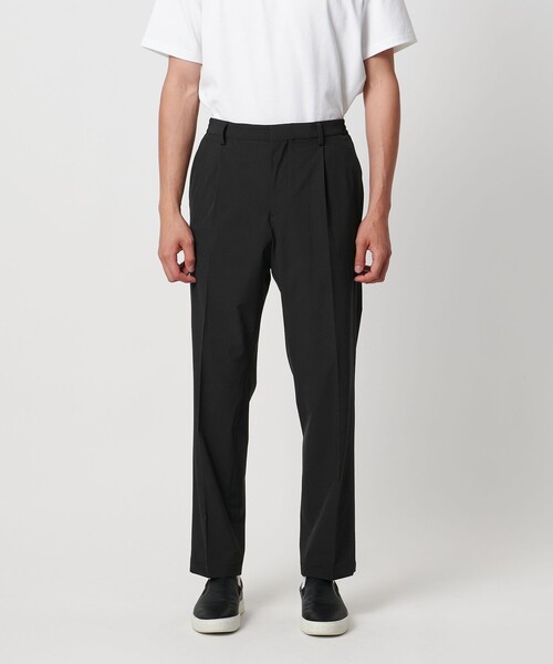 UNITED ARROWS（ユナイテッドアローズ）の「テック タフタ サイドシャーリング 1プリーツ スラックス UA COZY ‐ウォッシャブル ストレッチ(タテ) 接触冷感 防しわ‐（スラックス・メンズ・ブラック・S/L/XXL/M/XL）」の4枚目の写真