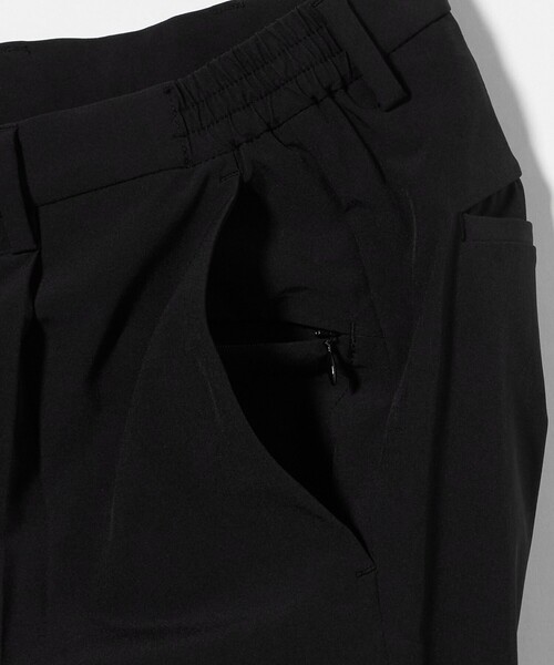 UNITED ARROWS（ユナイテッドアローズ）の「テック タフタ サイドシャーリング 1プリーツ スラックス UA COZY ‐ウォッシャブル ストレッチ(タテ) 接触冷感 防しわ‐（スラックス・メンズ・ブラック・S/L/XXL/M/XL）」の13枚目の写真