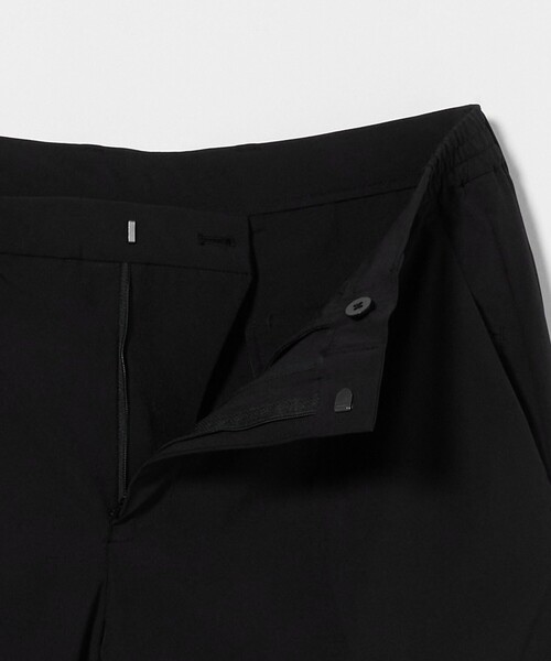 UNITED ARROWS（ユナイテッドアローズ）の「テック タフタ サイドシャーリング 1プリーツ スラックス UA COZY ‐ウォッシャブル ストレッチ(タテ) 接触冷感 防しわ‐（スラックス・メンズ・ブラック・S/L/XXL/M/XL）」の15枚目の写真
