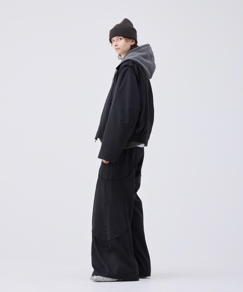 soerte（ソエルテ）の「Wide straight curve tuck trousers /ワイドストレートカーブタックトラウザー（スラックス・メンズ・ブラック/グレー/ボルドー・1/2/3）」の5枚目の写真