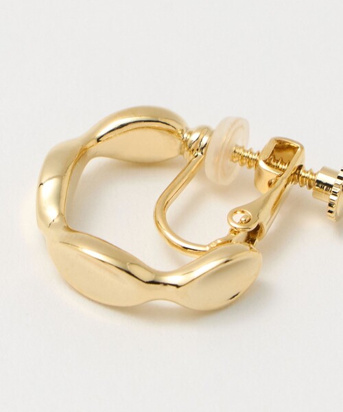 UNITED ARROWS(ユナイテッドアローズ)の「スカラップ フープイヤリング(イヤリング・レディース・シルバー/ゴールド・FREE)」の9枚目の写真