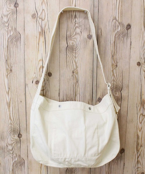 schott（ショット）の「NEWSPAPER BAG（ショルダーバッグ・メンズ・キナリ/ブラック・FREE）」の5枚目の写真