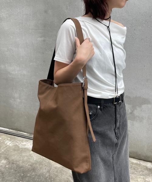 COLONY 2139（コロニートゥーワンスリーナイン）の「スエードライクワンショルダーバッグ（ショルダーバッグ・レディース・ブラウン/ベージュ・FREE）」の17枚目の写真