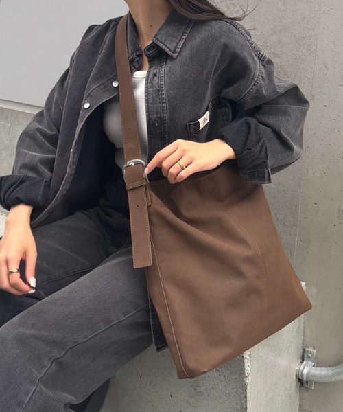 COLONY 2139（コロニートゥーワンスリーナイン）の「スエードライクワンショルダーバッグ（ショルダーバッグ・レディース・ブラウン/ベージュ・FREE）」の21枚目の写真