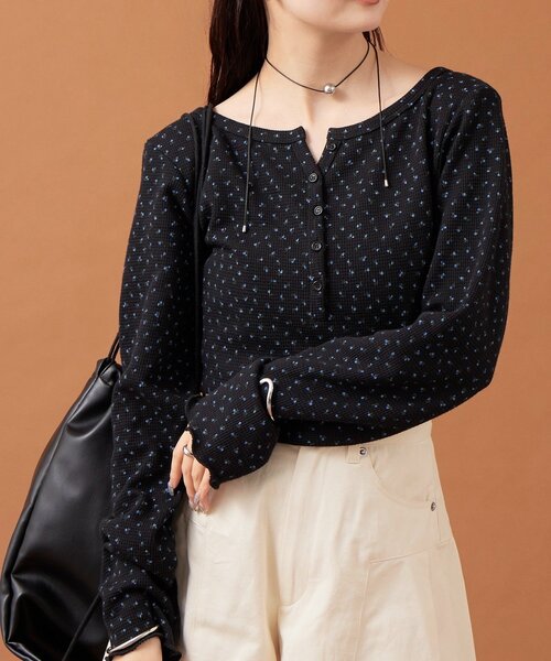 mystic(ミスティック)の「小花ヘンリーロンT(Tシャツ/カットソー・レディース・アイボリー/ブラック/オフホワイト・FREE)」の3枚目の写真