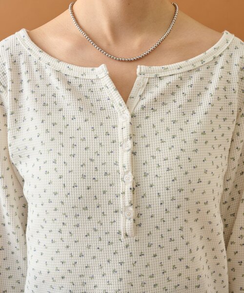 mystic(ミスティック)の「小花ヘンリーロンT(Tシャツ/カットソー・レディース・アイボリー/ブラック/オフホワイト・FREE)」の14枚目の写真