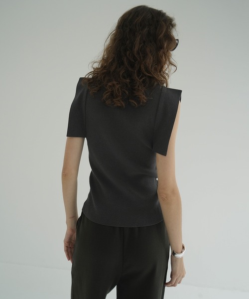 CLANE(クラネ)の「SQUARE SLEEVE KNIT TOPS(その他トップス・レディース・ホワイト/その他/チャコールグレー/その他1・1/2)」の9枚目の写真