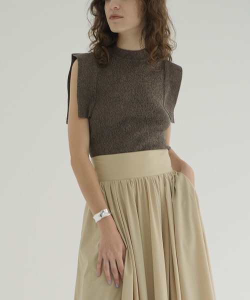 CLANE(クラネ)の「SQUARE SLEEVE KNIT TOPS(その他トップス・レディース・ホワイト/その他/チャコールグレー/その他1・1/2)」の18枚目の写真