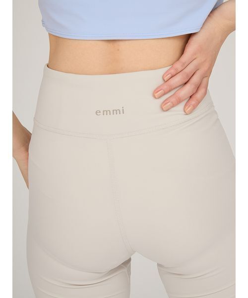 emmi(エミ)の「サステナレッチUnity フレアパンツ(その他パンツ・レディース・ライトグレー/ブラック/ブラウン・0/1)」の10枚目の写真