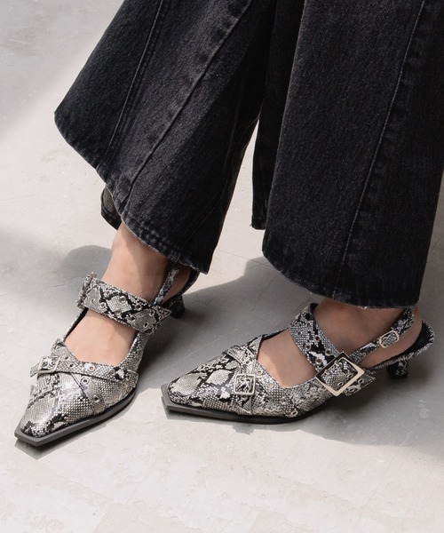 PAGEBOY(ページボーイ)の「ハトメベルトミュール(パンプス・レディース・ホワイト系その他/ブラック・LARGE/MEDIUM)」の1枚目の写真