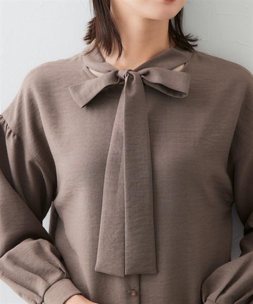 7days Life Styling（セブンデイズライフスタイリング）の「麻調合繊２WAYリボンブラウス（しわになりにくい・接触冷感・ＵＶカット・ウォッシャブル）<大きいサイズ有>（シャツ/ブラウス・レディース・チャコール/ネイビー/モカ・3L/LL/L/M/S）」の17枚目の写真