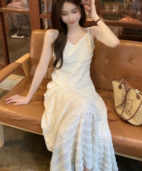 Aelina(エリナ)の「キャミソールロングワンピース(ワンピース・レディース・ブラック/アイボリー/ベージュ・F)」の19枚目の写真