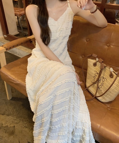 Aelina(エリナ)の「キャミソールロングワンピース(ワンピース・レディース・ブラック/アイボリー/ベージュ・F)」の18枚目の写真