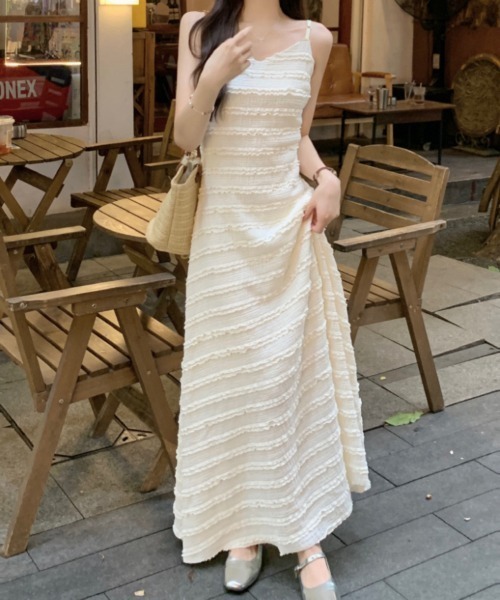 Aelina(エリナ)の「キャミソールロングワンピース(ワンピース・レディース・ブラック/アイボリー/ベージュ・F)」の16枚目の写真