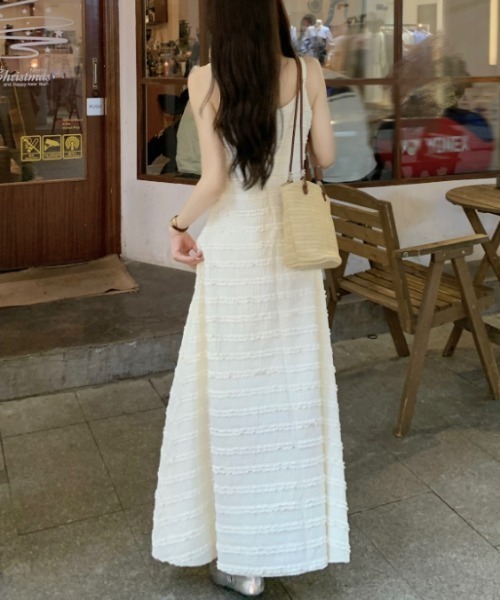 Aelina(エリナ)の「キャミソールロングワンピース(ワンピース・レディース・ブラック/アイボリー/ベージュ・F)」の14枚目の写真