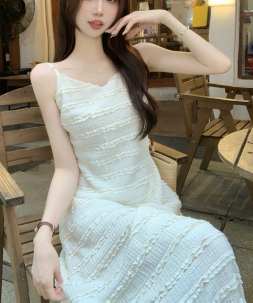 Aelina(エリナ)の「キャミソールロングワンピース(ワンピース・レディース・ブラック/アイボリー/ベージュ・F)」の13枚目の写真